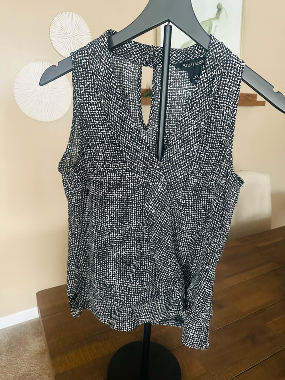 White House Black Market Black & White Textured Sleeveless Camisole